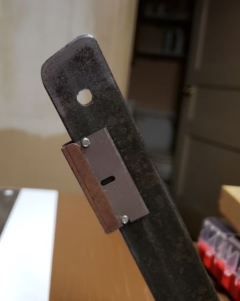 checking blade fit on cutting handle screws